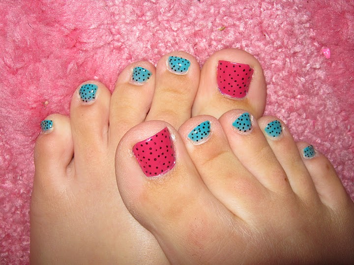 Paint_Dots_on_Your_Toenails
